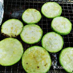 烧烤吃的小瓜是什么瓜,夏日烧烤中的清新之选