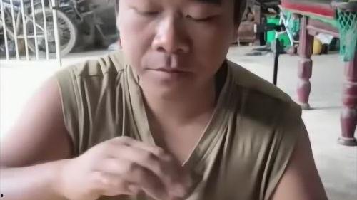 云南小伙吃瓜视频,一场别开生面的乡村美食盛宴